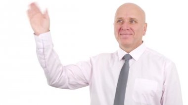 Mutlu işadamı gülümseme ve Merhaba el hareketleri yapmak