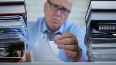 Muhasebe belgeleri sayma oda ofis işadamı bulanık görüntü