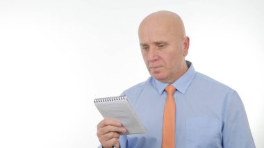 Kendine güvenen işadamı görüntü gündem okuma