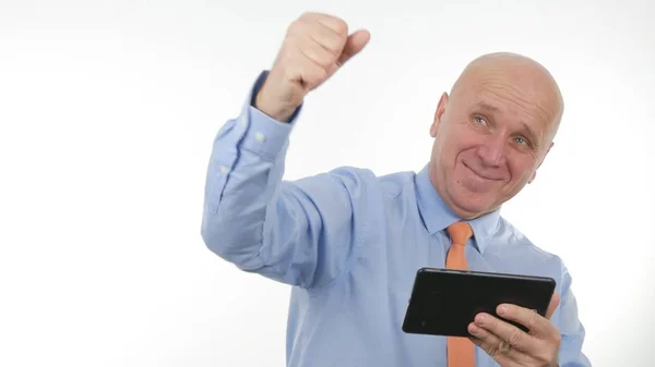 Happy Businessman Use Tablet Read Good Financial News Faça gestos de mão da vitória — Fotografia de Stock