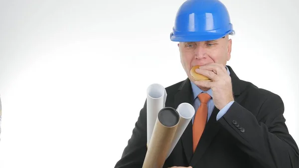 Hongerige Ingenieur Afbeelding Eten Een Snack Uitgehongerd — Stockfoto
