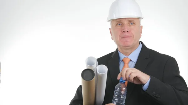 Ingénieur Avec Des Plans Dans Les Mains Buvez Eau Fraîche — Photo