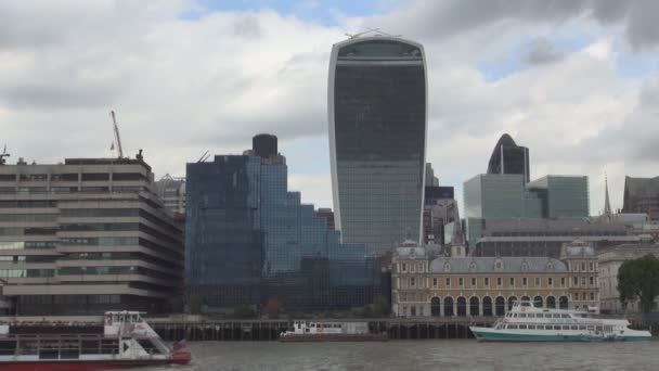 Londra Centro Città Con Tamigi Navi Turistiche Grattacieli Sullo Sfondo — Video Stock