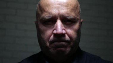 Hayal kırıklığına adam görüntü Nod bir olumsuzluk baş hareketleri yapma