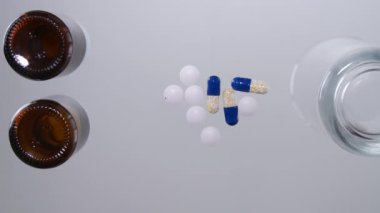 Adam tablosundan bir tıbbi tedavi için hap seçin