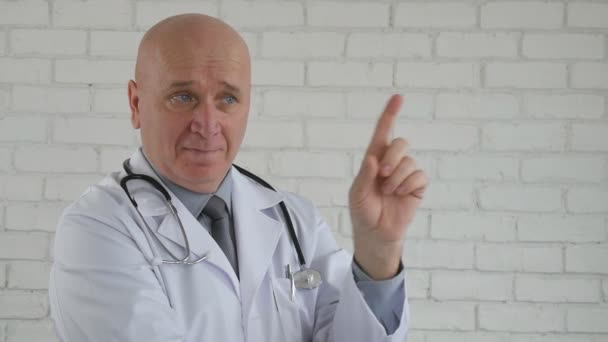 Lassított Orvos Mosolyogva Így Negáció Kézmozdulatokat Testbeszéd — Stock videók