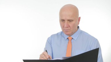 Belgelerle çalışma işadamı ile iç görüntü