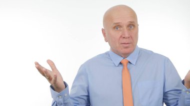 işadamı konuşma ve Gesticulate bir iş röportajda