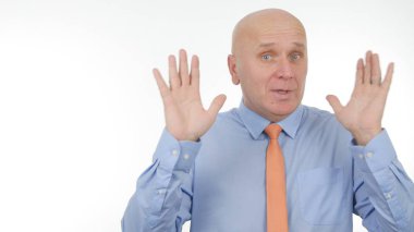 işadamı konuşma ve Gesticulate bir iş röportajda