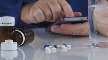 Dostum arama Online hapları reçete cep telefonu kullanarak