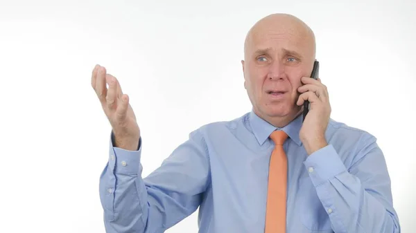 Расстроенный Бизнесмен Говорить Бизнес Мобильный Телефон Делать Нервные Жесты Рук — стоковое фото