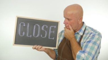 Hayal kırıklığına adam yazılı eller Kapat iletisi tutmak ile yavaş çekim