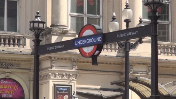 London Street View Com Entrada Estação Metrô Público Subterrâneo — Vídeo de Stock