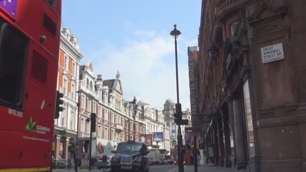 Tráfego Engarrafamento Londres Com Ônibus Vermelho Tradicional Dois Andares Táxi — Vídeo de Stock