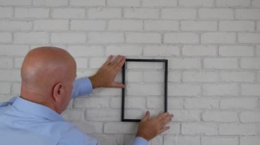 İşadamı Office odasında iç cephe dekorasyon fotoğraf kare pozisyonunu bulmak