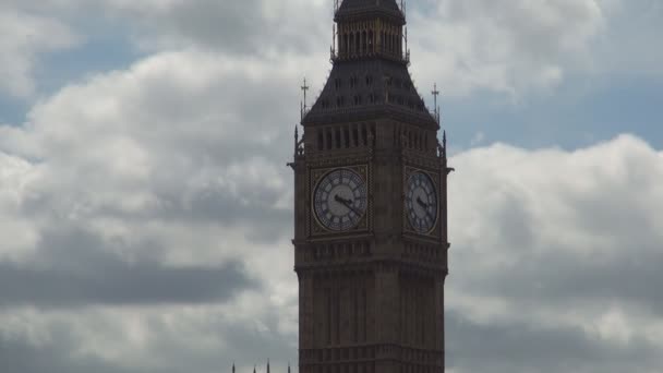 Время Покажет Облака Быстро Возвращаются Часы Лондонской Башни Биг Бен — стоковое видео