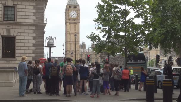 Londra Caddesi Büyük Ben Saat Arka Planda Gelen Turist Gurup — Stok video