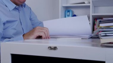 İşadamı Office Tara'da boşaltmak sayfaları bilgi bulmaya çalışın