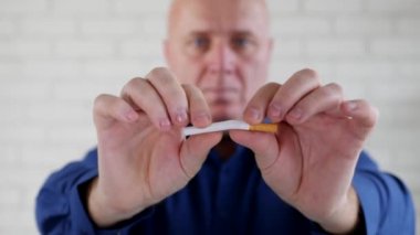 Adam bir Anti yasaktır sigarada kırma ile çekim kampanya tanıtımı