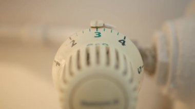 Adam el ayarı ev radyatör sıcaklık termostat enerji tasarrufu