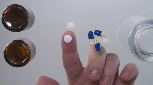 Imagem Com Mãos Homem Tomando Alguns Comprimidos Medicina Superfície Vidro — Fotografia de Stock