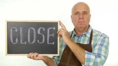 Hayal kırıklığına arıyorsunuz bir kara tahta üzerinde yazılı yakın kelime ile hayal kırıklığına adam