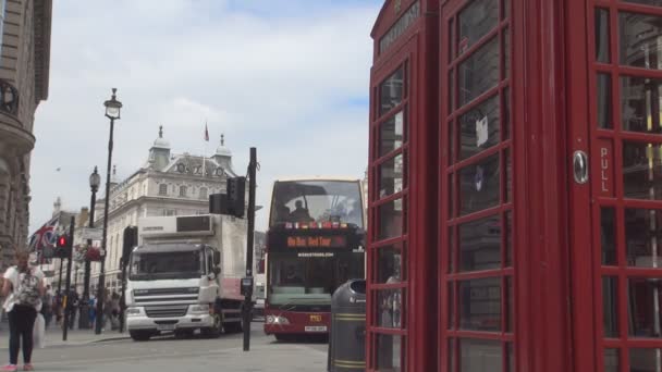 Londoni Emeletes Buszok Street Forgalomra Taxik Piros Telefon Kép — Stock videók