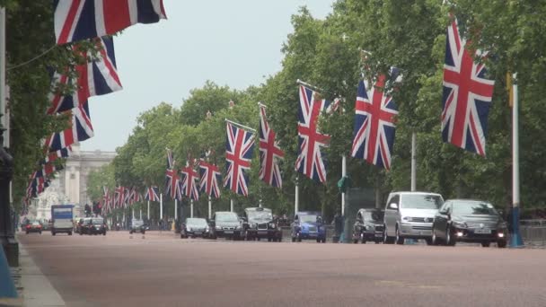 Londres Boulevard Décoré Avec Des Drapeaux Grande Bretagne Pour Une — Video