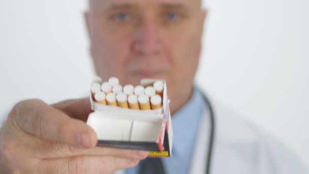 Tabák Kampaň Lékařem Zobrazeno Cigarety Tvorby Podepsat Bez Prstů — Stock video