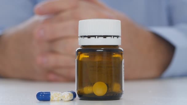 Gros Plan Tir Avec Les Mains Médecin Des Pilules Couleur — Video