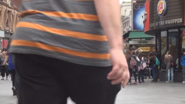 Imagem Com Uma Rua Lotada Centro Londres Com Pessoas Caminhando — Vídeo de Stock