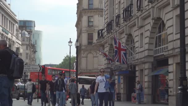 Bild Mit Einer Belebten Straße Der Londoner Innenstadt Mit Menschen — Stockvideo