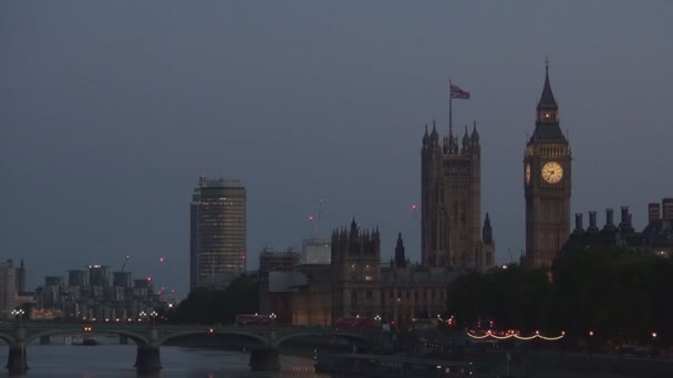 Изображение Лондона Саутуаркским Мостом Вестминстерским Дворцом Башней Биг Бен Сумерках — стоковое видео