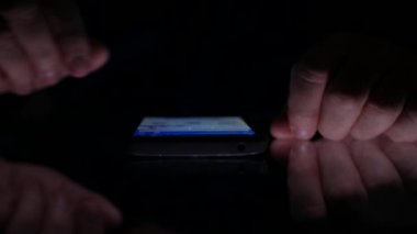 Adam el cep telefonu dokunmatik ekran karanlık Office Access Internet bağlantısı kullanma