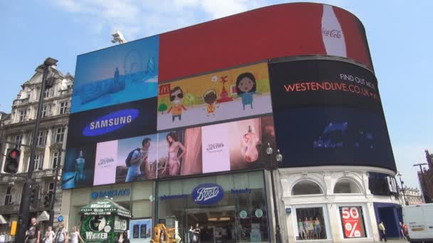 伦敦市中心的皮卡迪利广场电子媒体广告展 — 图库视频影像