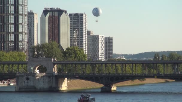 Paris Image Avec Bâtiments Modernes Pont Ferroviaire Sur Seine — Video