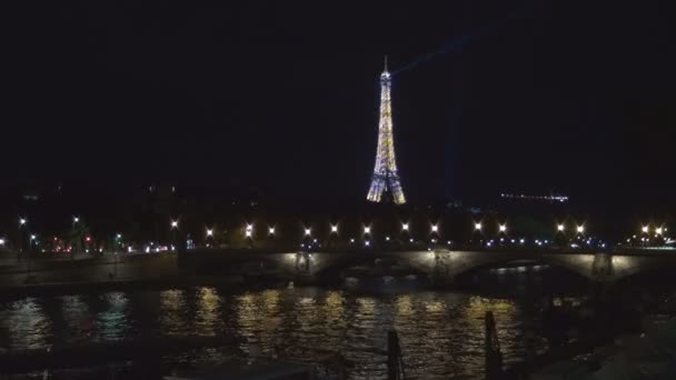 Paryż Czas Wygaśnięcia Wgląd Nocy Światła Wieży Eiffla Sekwany Odbicie — Wideo stockowe