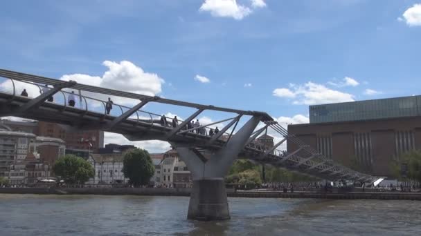Voyage Londres Bateau Touristique Sous Pont Millénaire Sur Tamise — Video