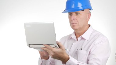 Bir dizüstü üzerinde satır teknik bilgilerine erişmek kullanarak mühendisi çalışma