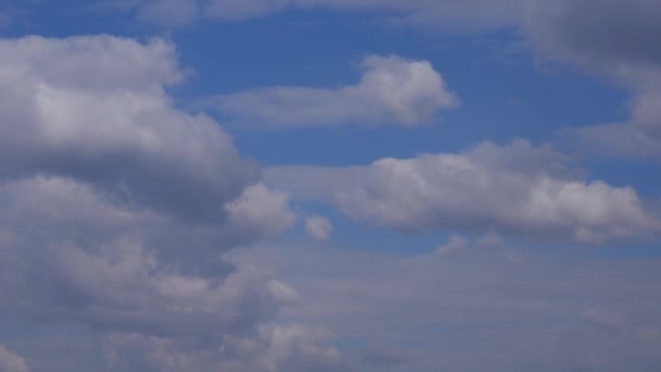 Beautiful Time Lapse White Clouds on Blue Sky in a Sunny Summer Day — Stock Video