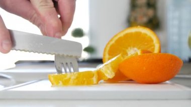 Taze Tatlı ve Aromalı Dilimler bir Salata Portakal Meyve için Mutfak Cut Man