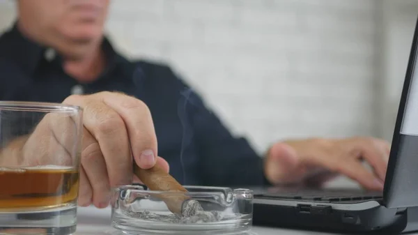 Manager in Office Room Use Laptop Smoke a Cigar and Drink Alcohol — Stock Photo, Image