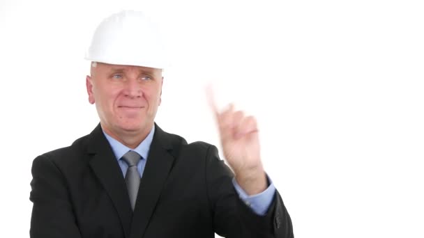 Manager dragen helm glimlach blij en maak verboden teken geen vinger gebaren — Stockvideo