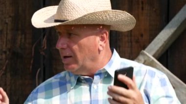 Çiftçi Yürüyüş Konuşma ve Tarım İş Hakkında Bir Röportajda Açıklama