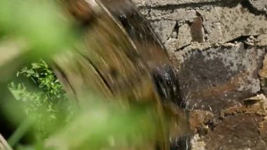 Eski Geleneksel Mekanizma Bir Dağ Nehri Üzerinde Çalışan Ahşap Tekerlek