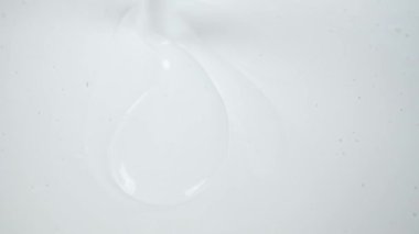 İç Duvarlar için Kullanılan Bir Alet Beyaz Akrilik Boya ile Man Karıştırma