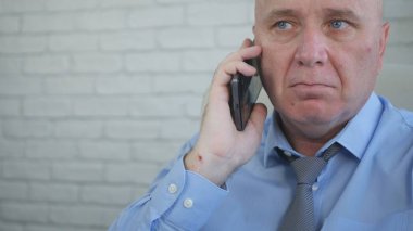 Ofiste İşadamı Görüntü Cep Telefonu Talking