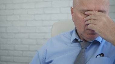 Şirket Ofisinde İşyerinde Yorgun İşadamı İmajı