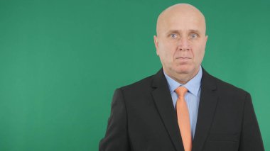 Yeşil Arka Planlı İşadamı Sunumu