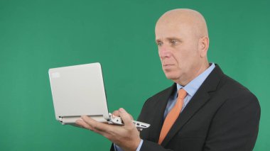 İşadamı Resim Okuma Online Bilgi Laptop Bağlantı kullanarak